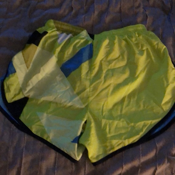 Nike Dri Fit Shorts - Picture 2 of 4